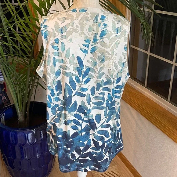 Blue Leaf Print Sleeveless Top - Picture 5 of 6
